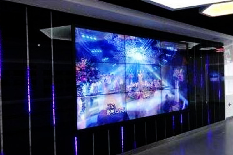 衢州ray竞技app
之豪车俱乐部展厅展示方案