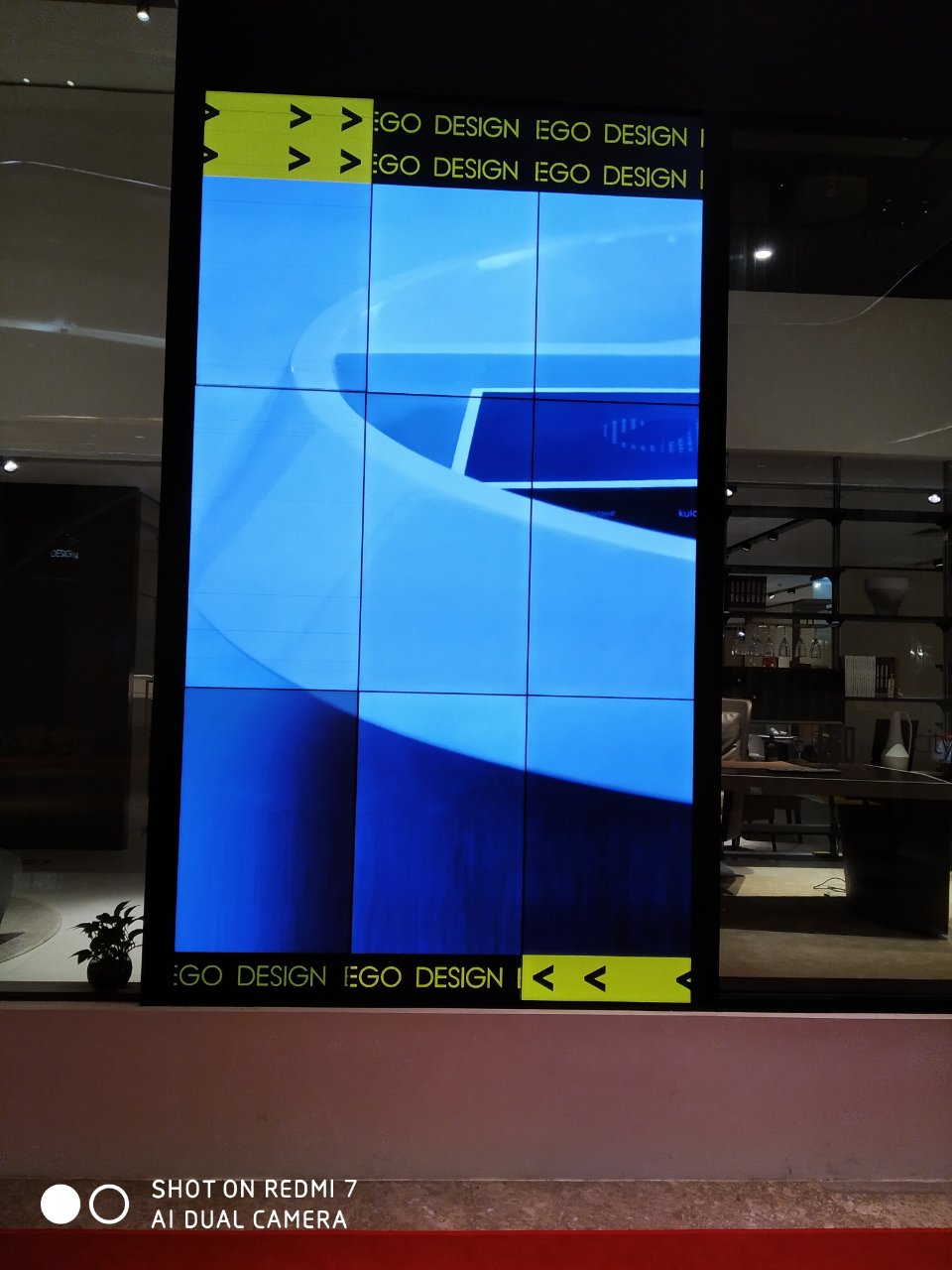 东莞城市之窗三星55寸3.5mm3X3竖屏拼接图片