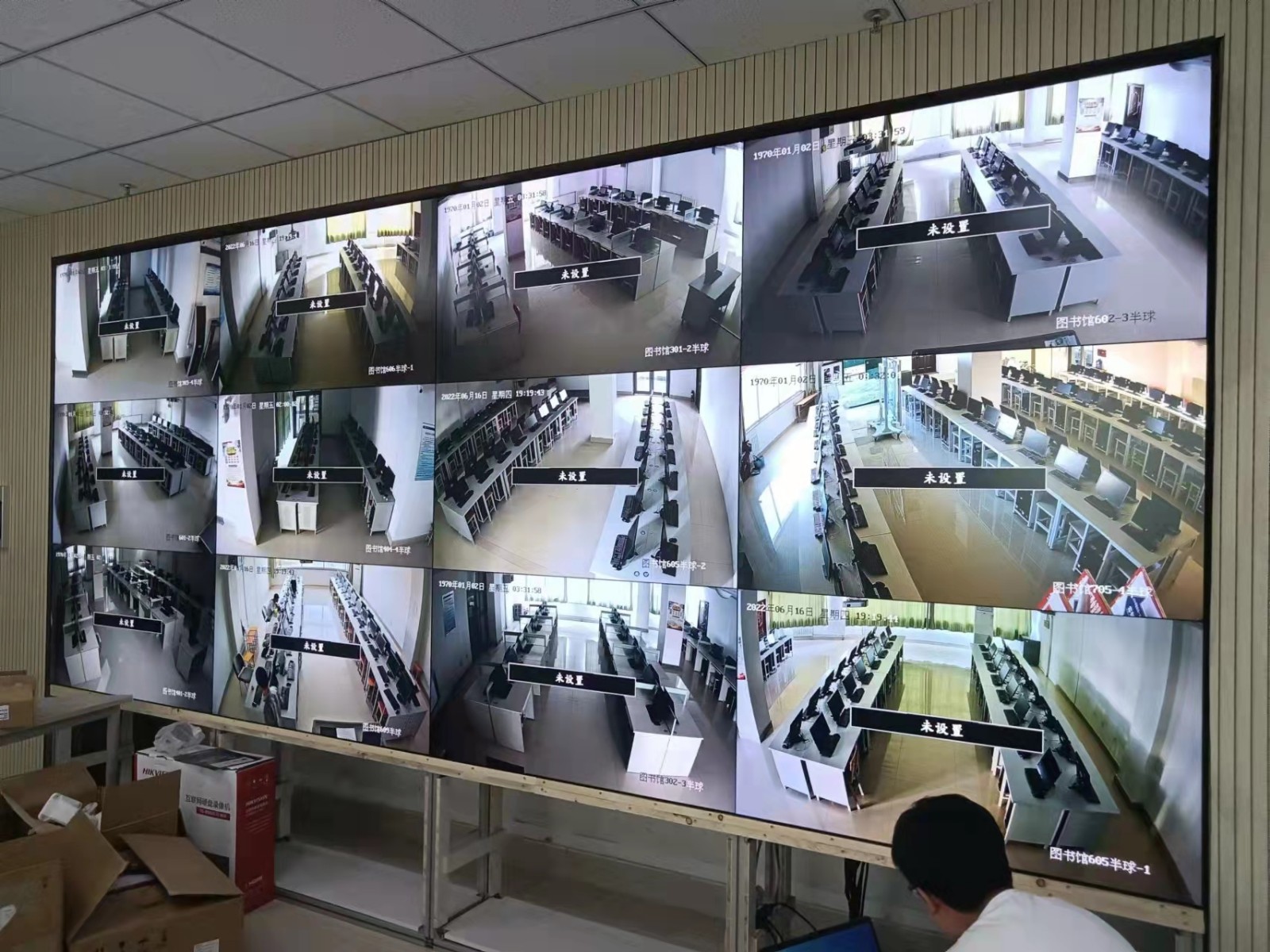 甘肃兰州职业技术学院55寸0.88mmray竞技app
3x4监控展示