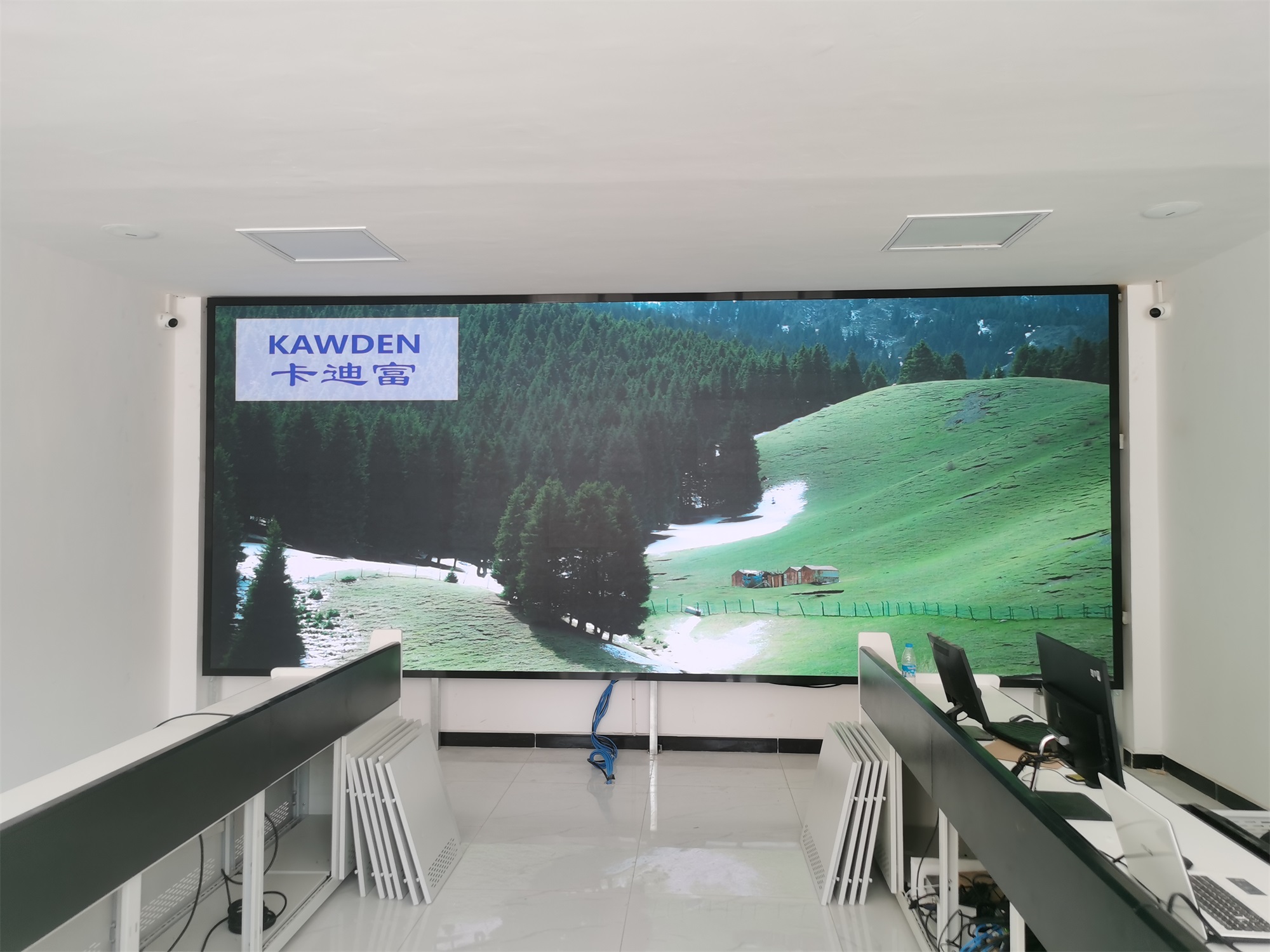 新疆喀什某P1.53全彩显示屏5.76米x2.4米大屏展示